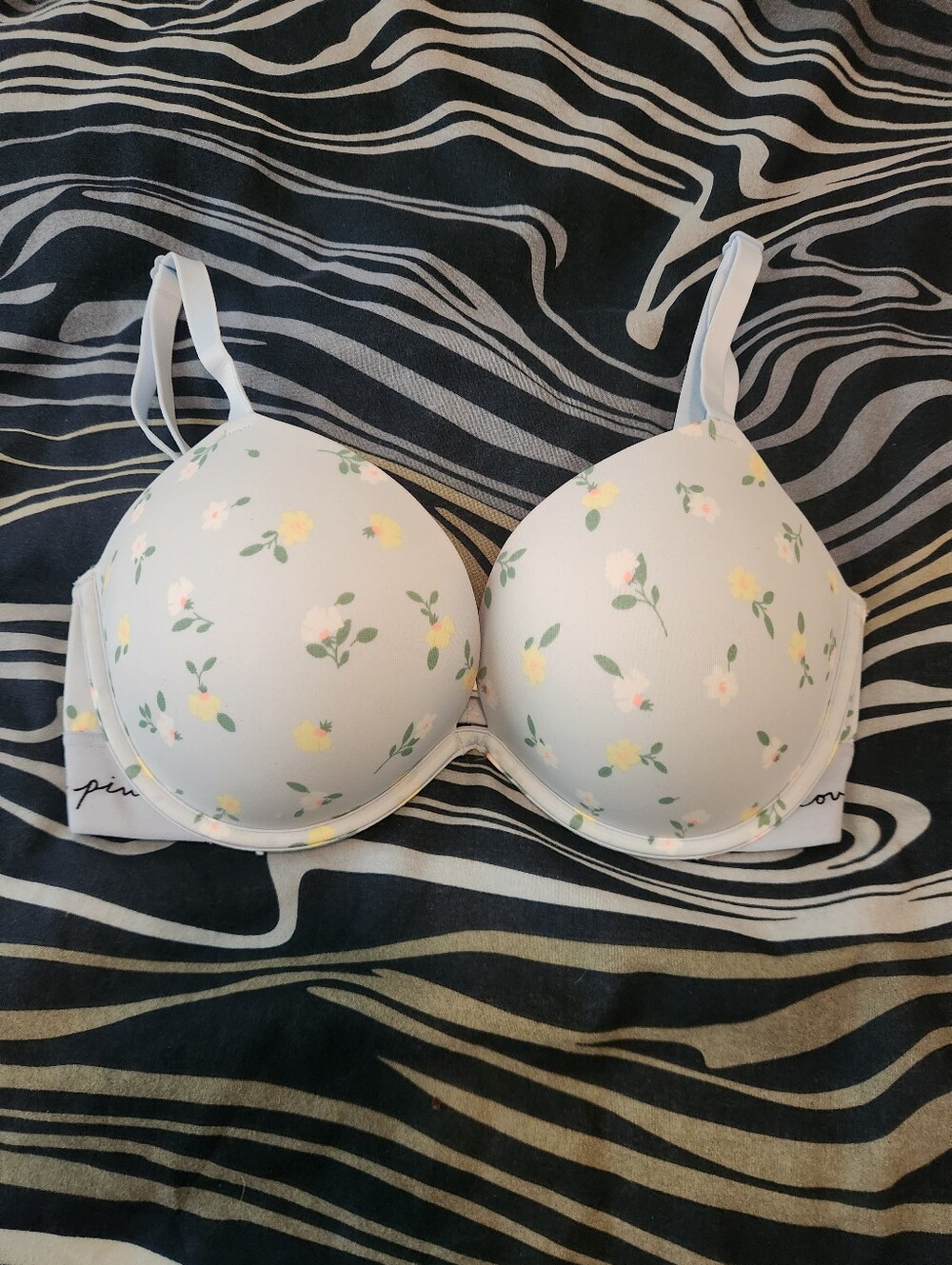 Victoria's Secret PINK 32DD Bra Super Push Up